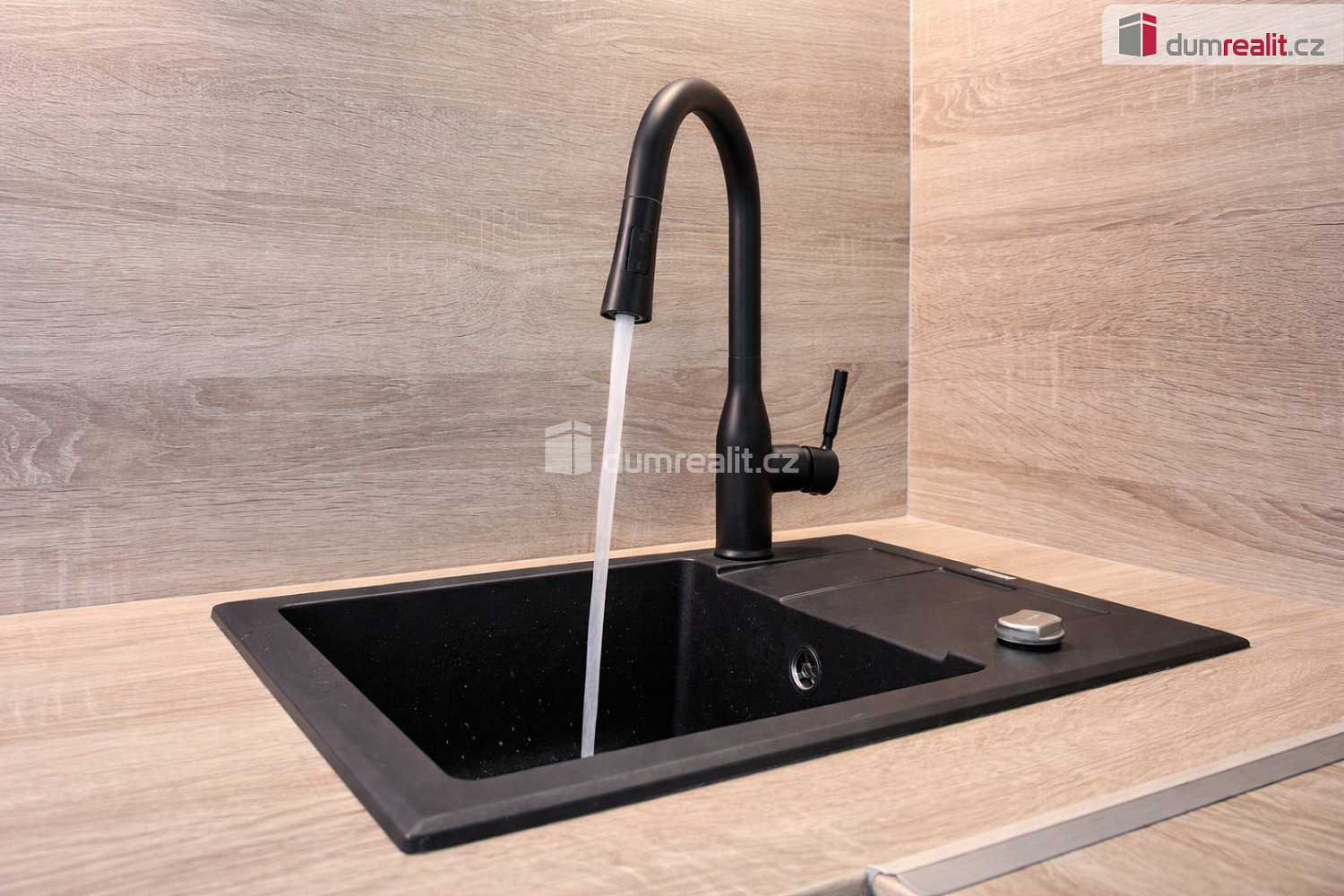Pronájem bytu 2+kk 66 m² — photo 2