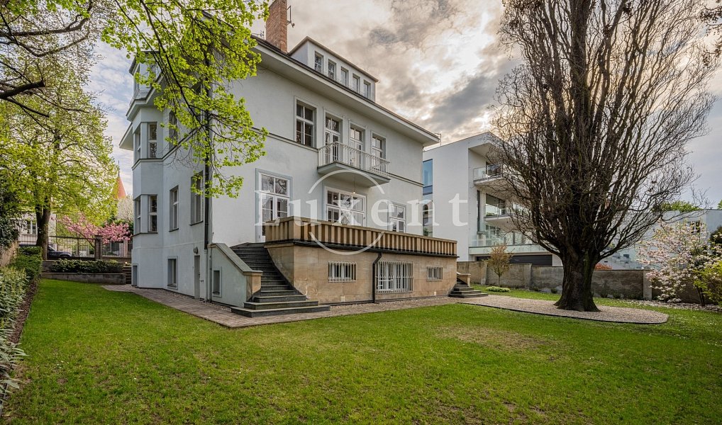 Prodej domu 726 m² s pozemkem 945 m², Praha – náhled fotky 3