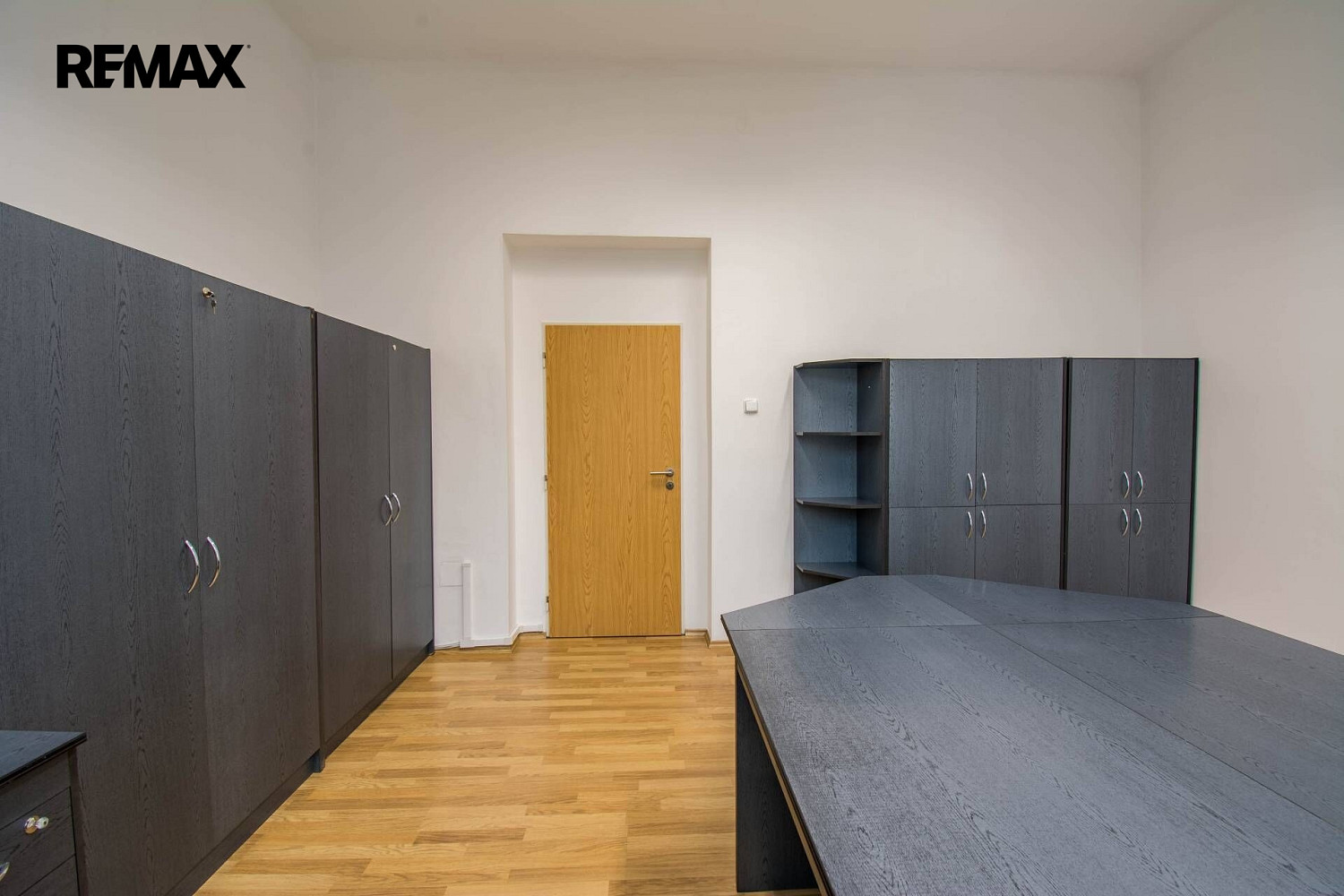 Pronájem kanceláře 61 m² – fotografie 3