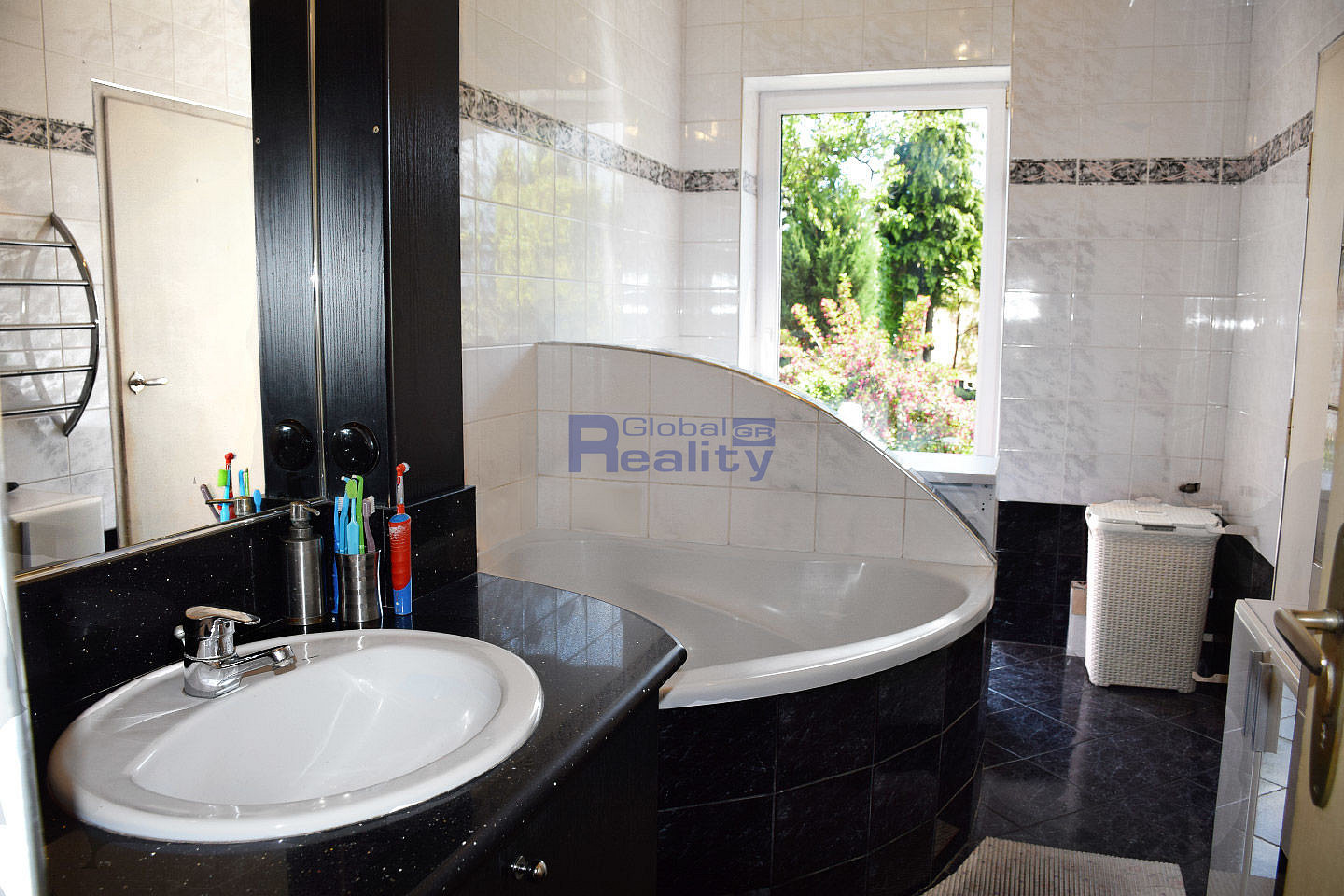 Prodej domu 340 m² s pozemkem 366 m² – fotografie 3
