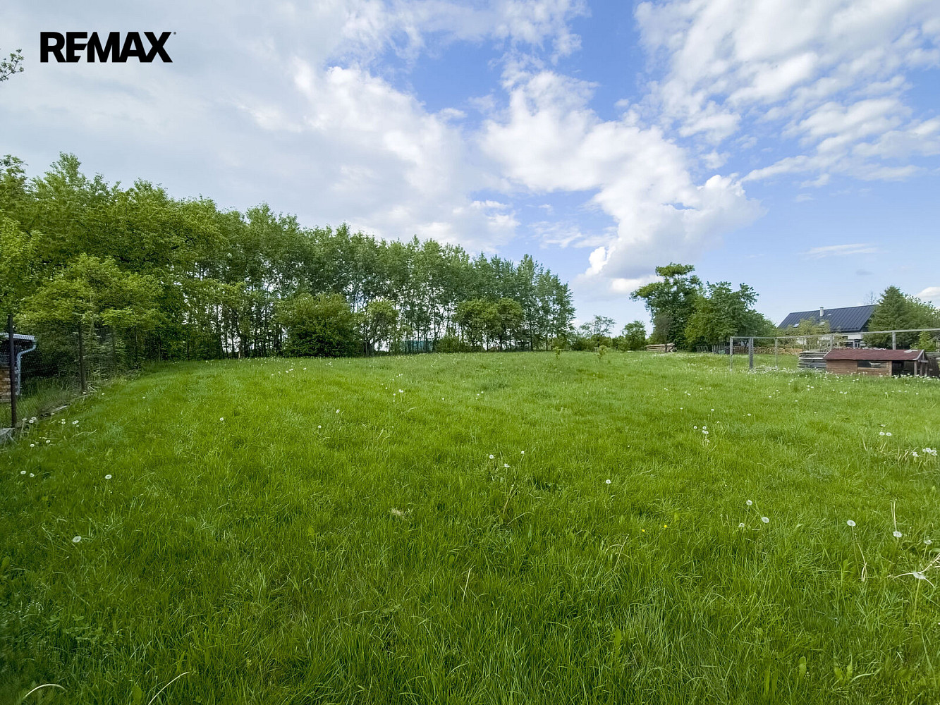 Prodej stavebního pozemku 966 m² – fotografie 4