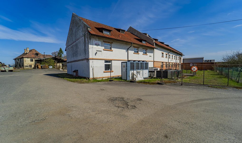 Prodej výrobních prostor 861 m², Bezno – náhled fotky 27