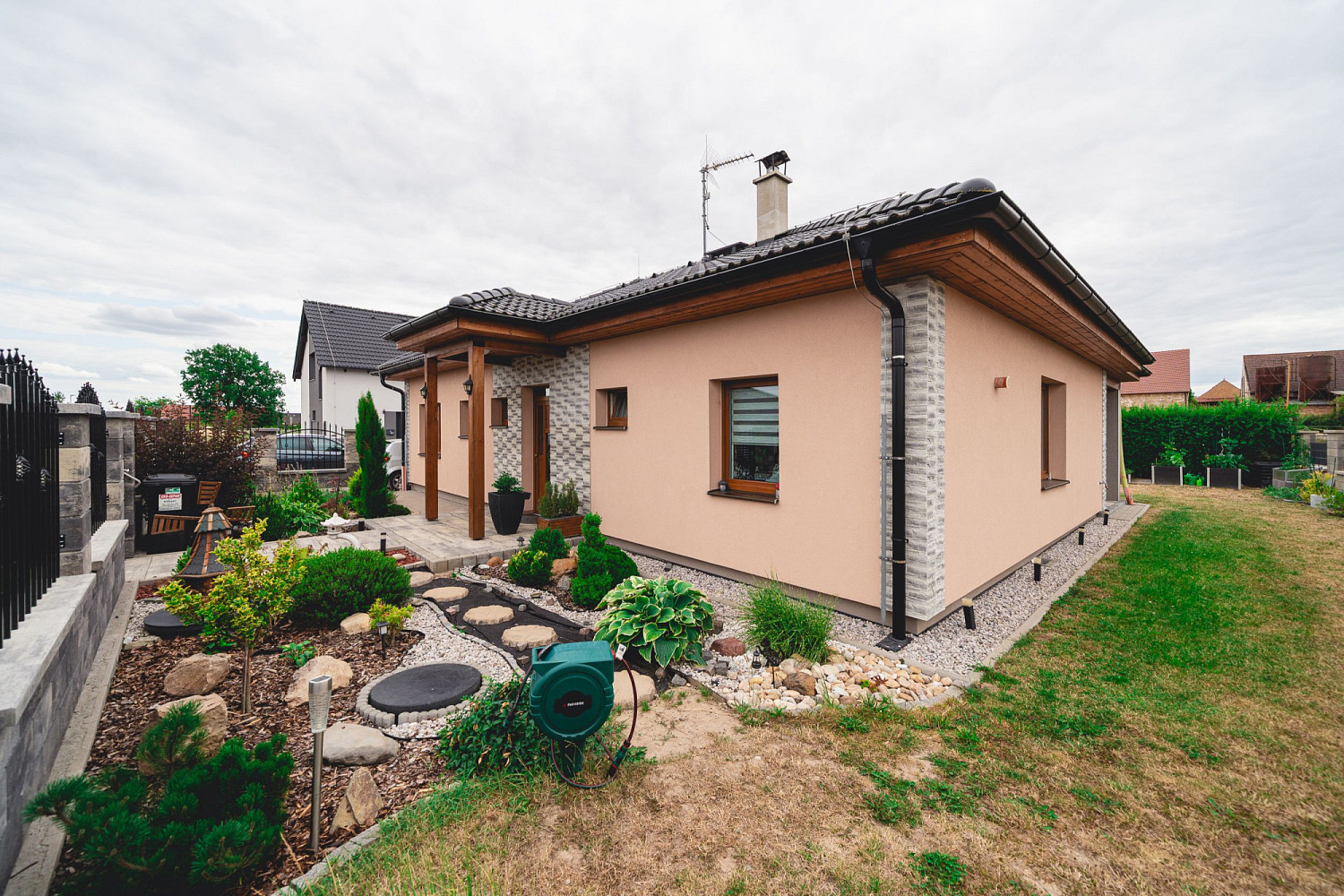 Prodej domu 115 m² s pozemkem 609 m² – fotografie 2