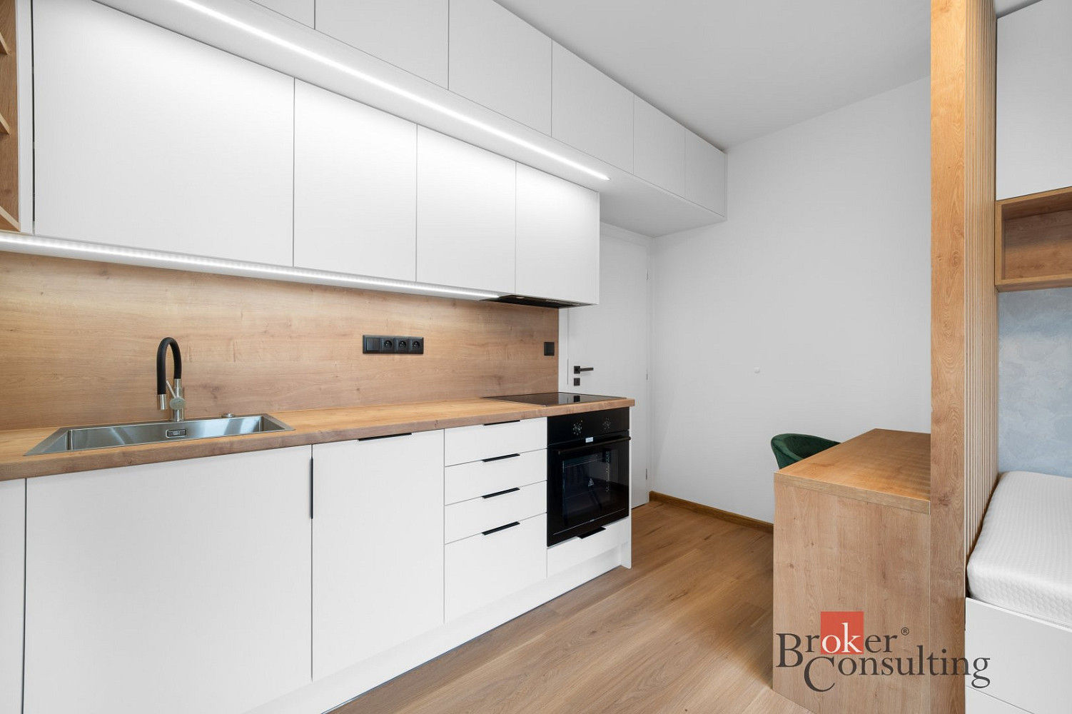 Pronájem bytu 1+kk 24 m² – fotografie 4