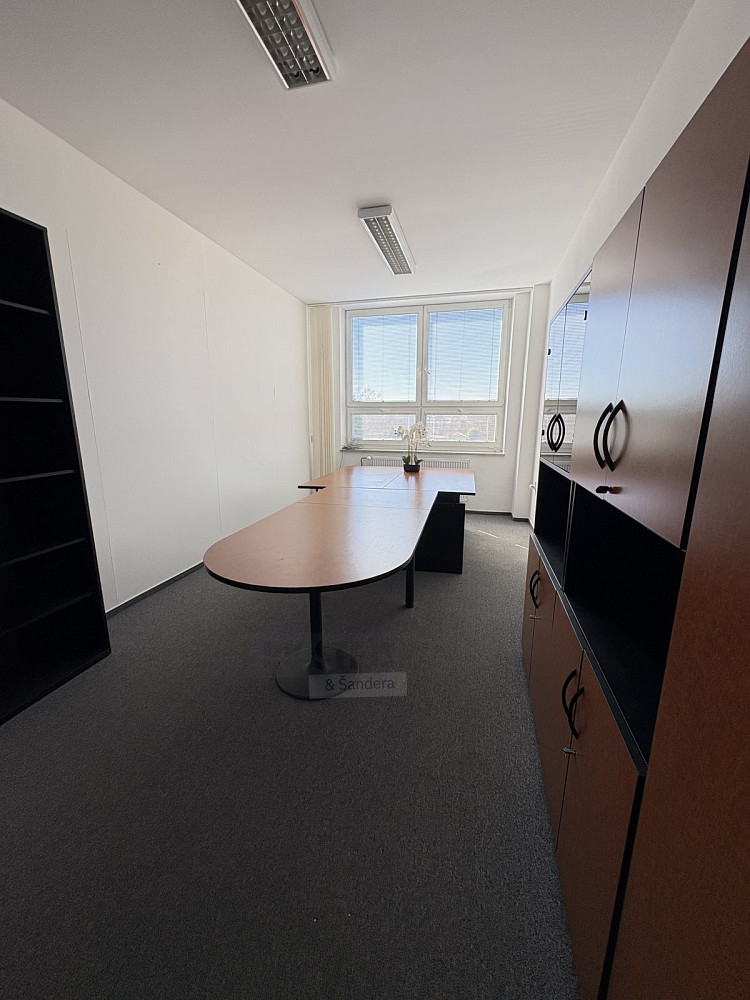 Pronájem kanceláře 35 m² – fotografie 2