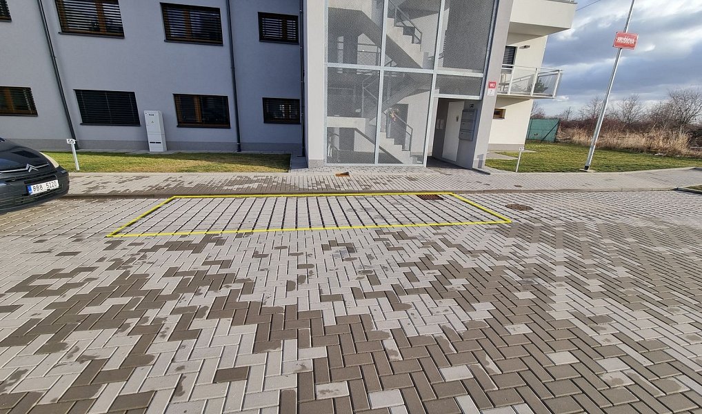 Prodej parkovacího stání, Znojmo – náhled fotky 2
