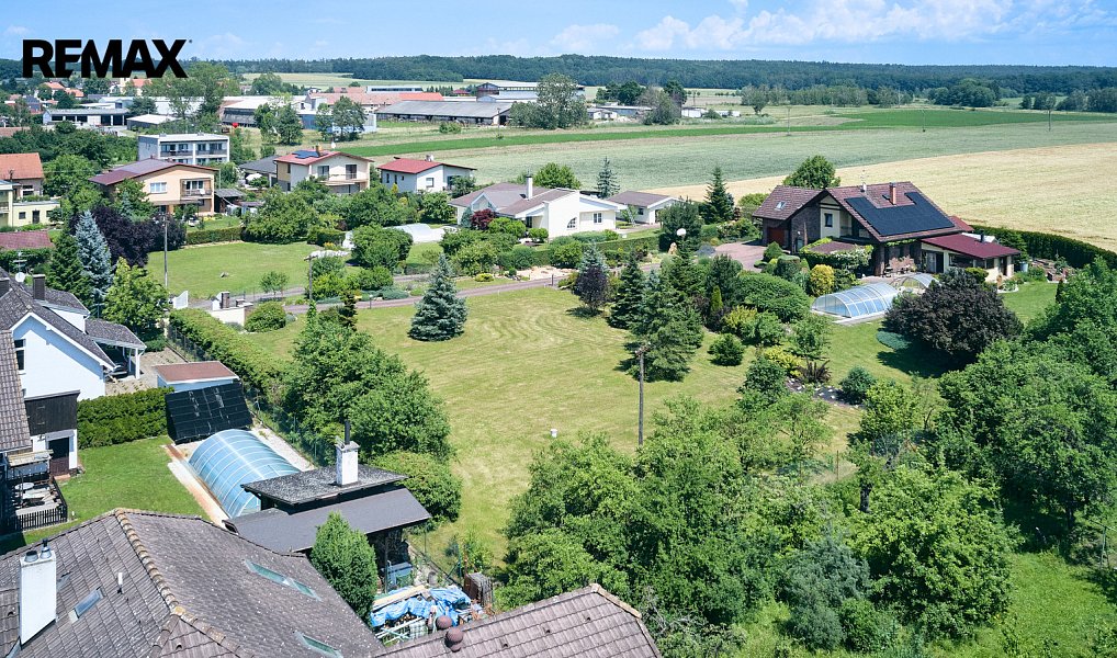 Prodej stavebního pozemku 1 567 m², Býšť – náhled fotky 4