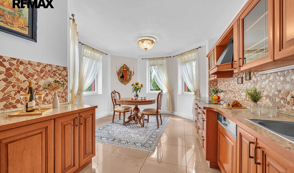 Prodej domu 285 m² s pozemkem 968 m², Šestajovice – náhled fotky 7