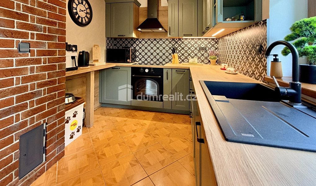 Prodej domu 200 m² s pozemkem 2 055 m², Žeranovice – náhled fotky 8
