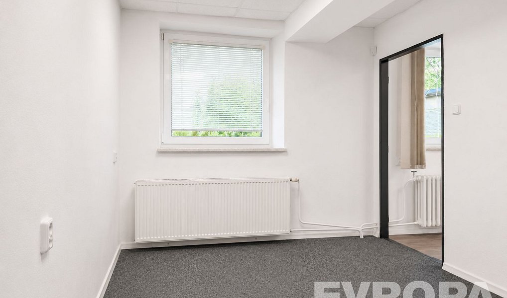 Pronájem kanceláře 117 m², Kolín – náhled fotky 11