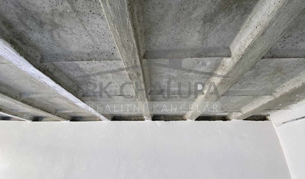 Prodej zděné garáže v OV, okraj obce Litvínovice, MHD, výměra 17 m2, betonový strop a podlaha, Litvínovice – náhled fotky 6