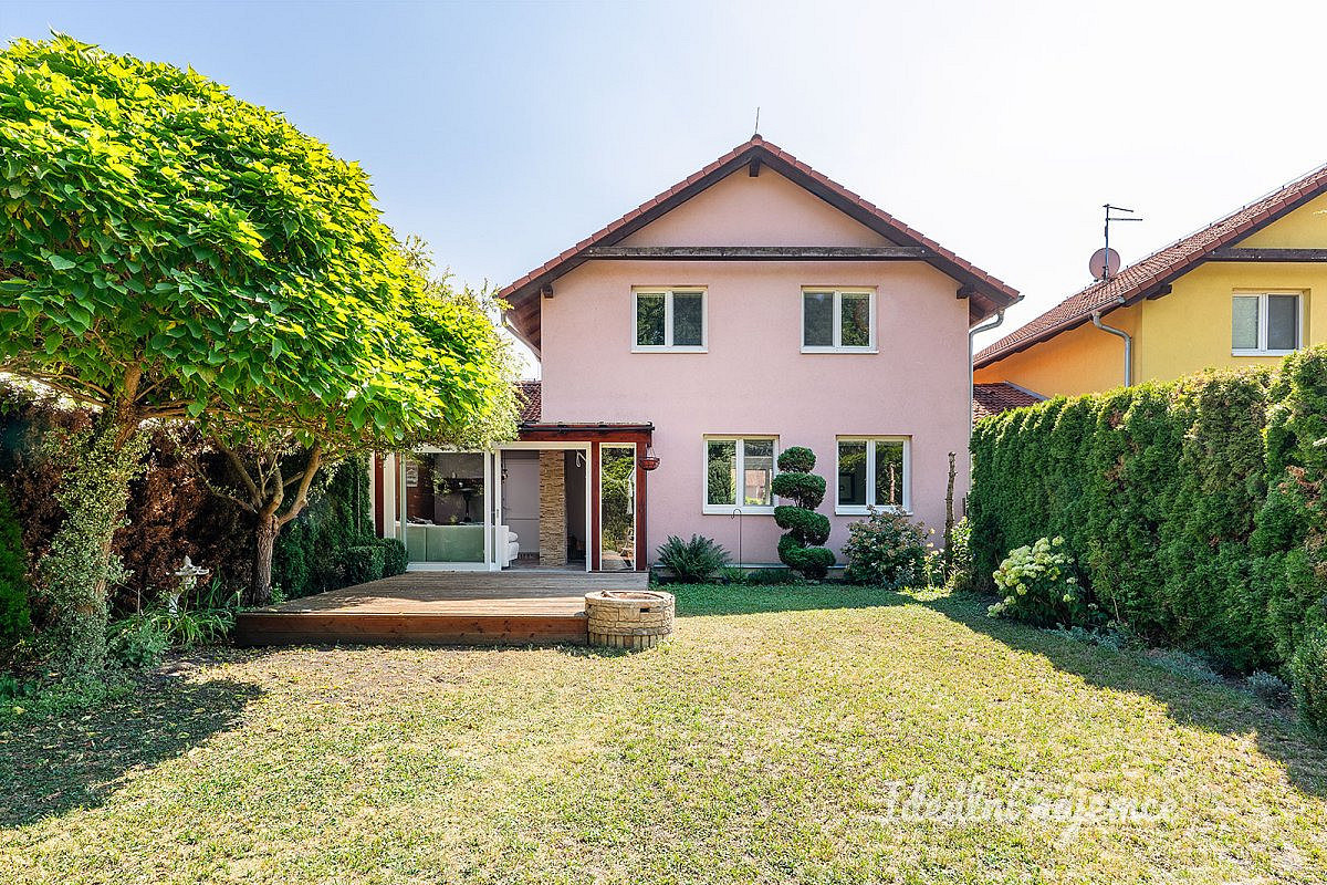 Pronájem domu 141 m² s pozemkem 451 m²