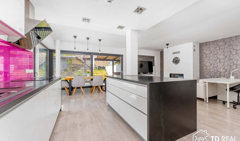 Prodej domu 228 m² s pozemkem 380 m², Brno – náhled fotky 2