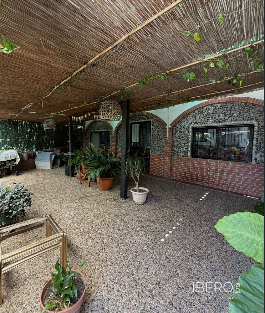 Prodej domu 325 m² s pozemkem 2 000 m² - Widok 2