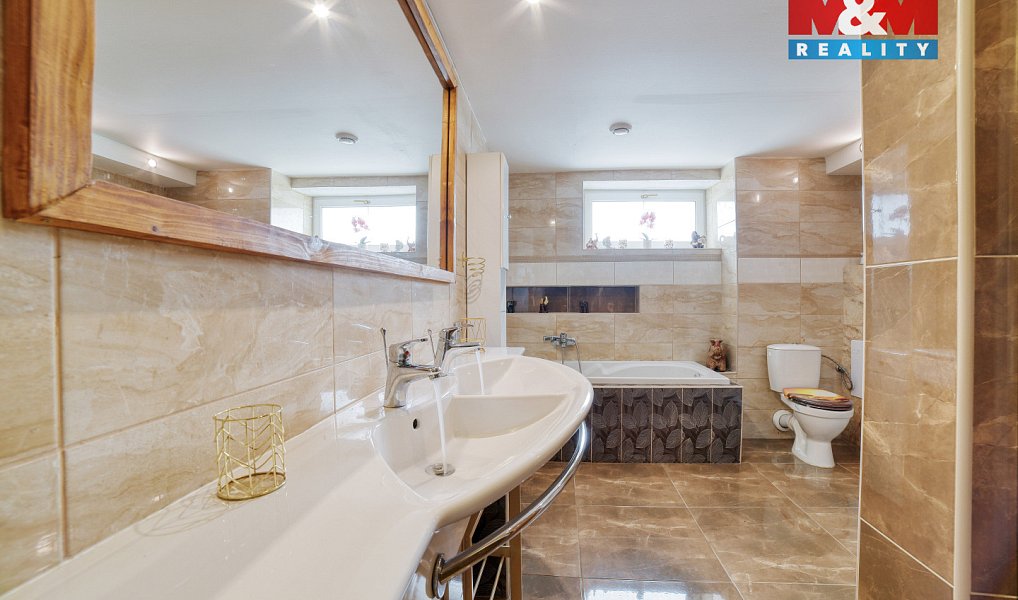 Prodej domu 252 m² s pozemkem 847 m², Planá – náhled fotky 3