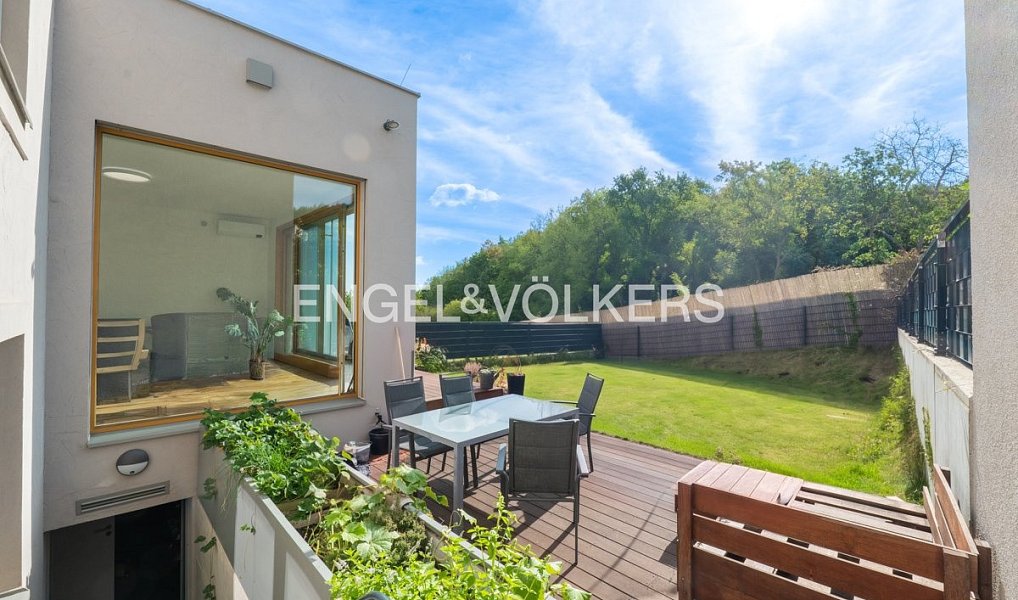 Pronájem domu 219 m² s pozemkem 341 m², Praha – náhled fotky 13