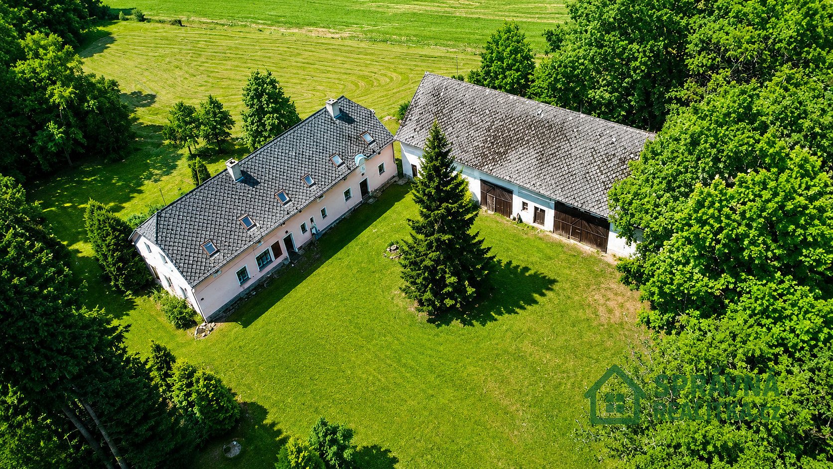 Prodej domu 350 m² s pozemkem 1 990 m²