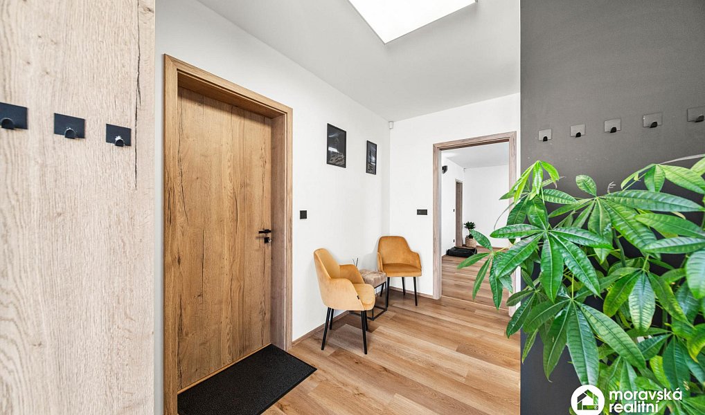 Prodej domu 199 m² s pozemkem 700 m², Hajany – náhled fotky 13