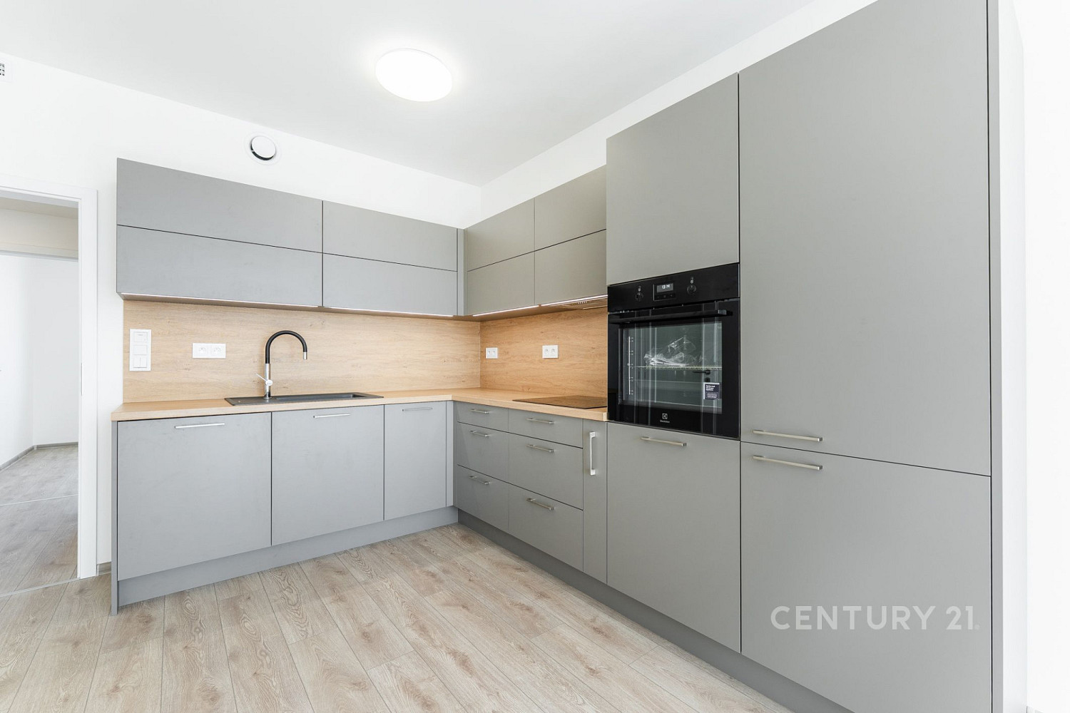 Pronájem bytu 3+kk 66 m² – fotografie 3