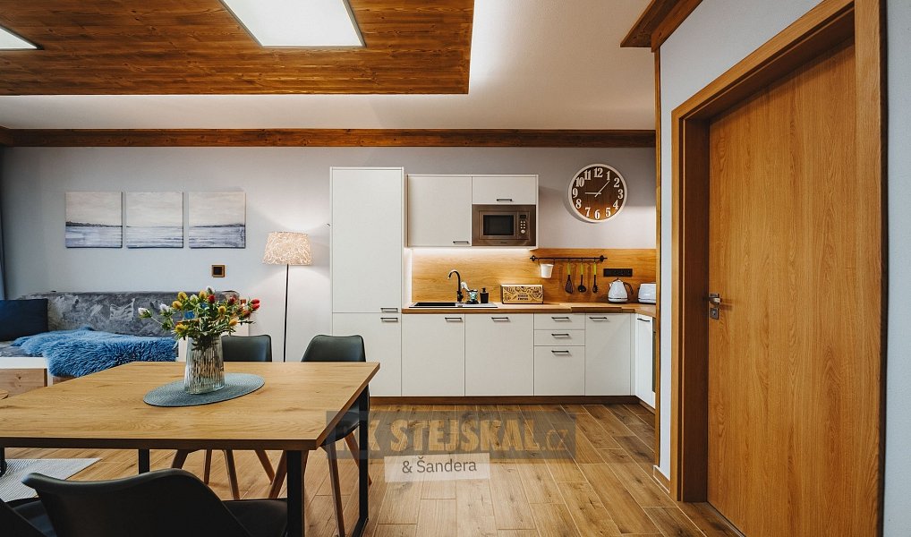 Pronájem bytu 2+kk 58 m², Frymburk – náhled fotky 8