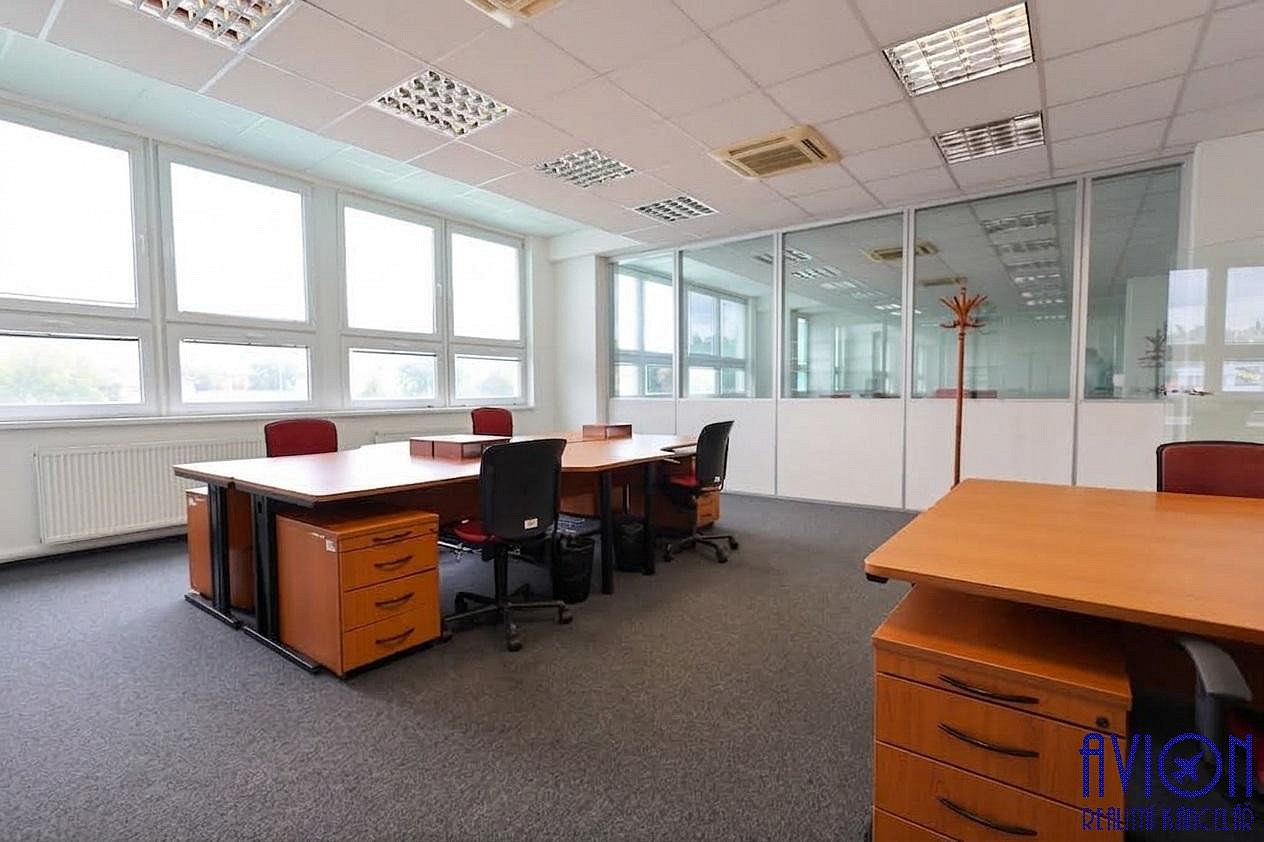 Pronájem kanceláře 400 m²