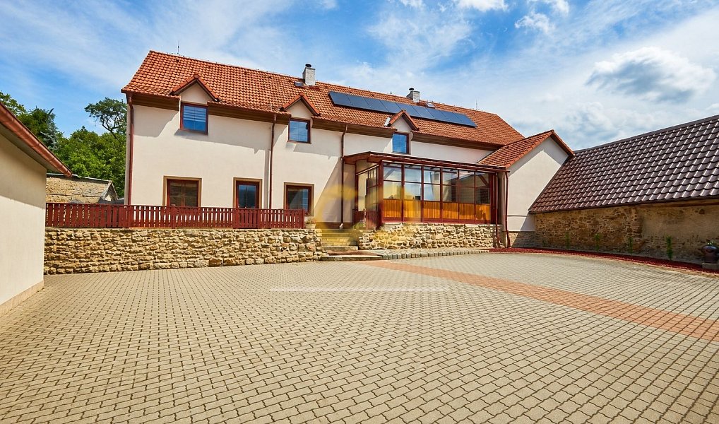 Prodej domu 930 m² s pozemkem 1 550 m², Vlachovo Březí – náhled fotky 2