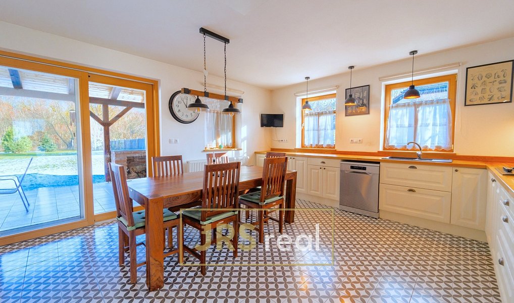 Prodej domu 187 m² s pozemkem 2 699 m², Novosedly – náhled fotky 2