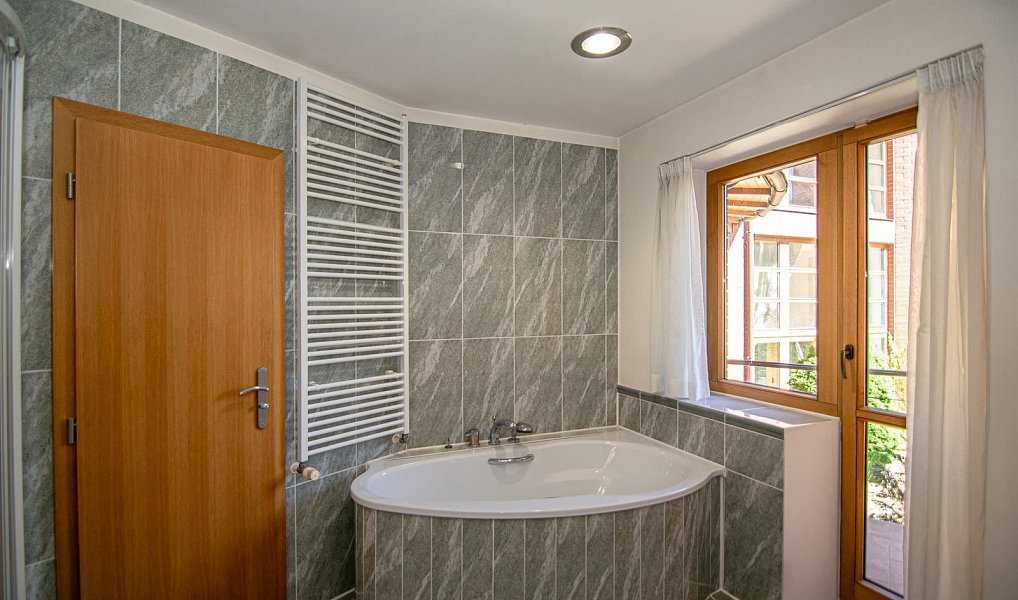 Prodej domu 560 m² s pozemkem 2 497 m², Černošice – náhled fotky 31