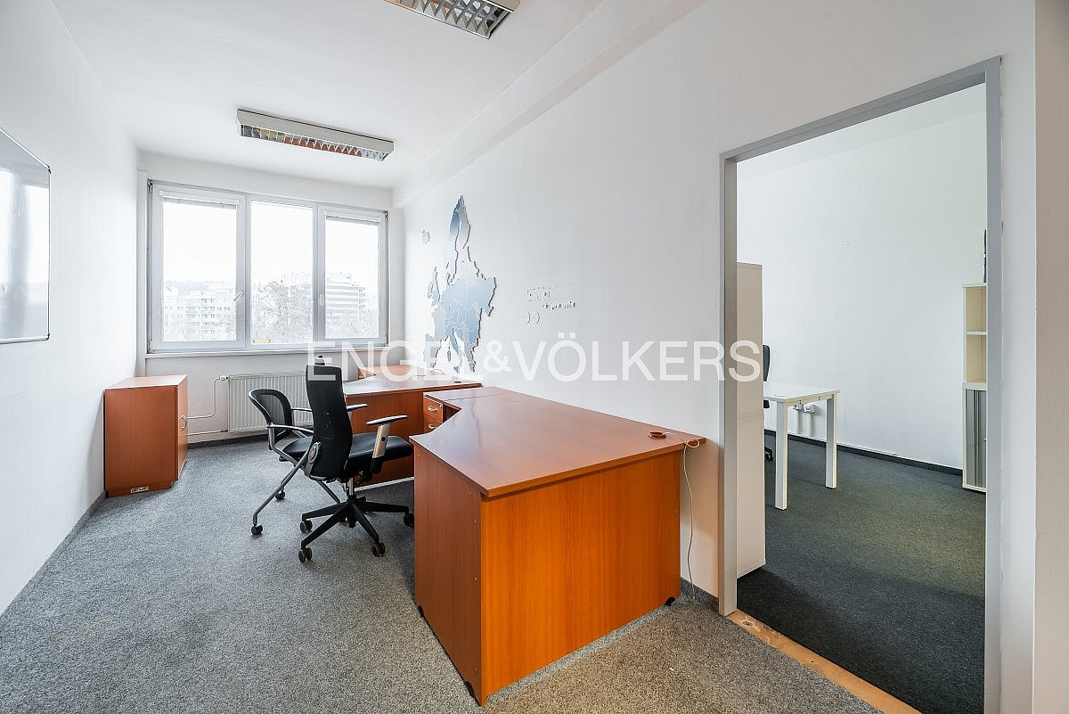 Pronájem kanceláře 516 m² – fotografie 4