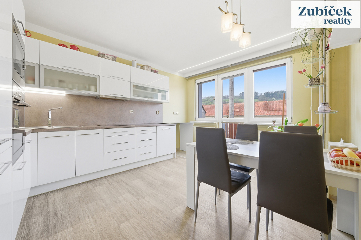 Prodej domu 190 m² s pozemkem 633 m² – pohled 2