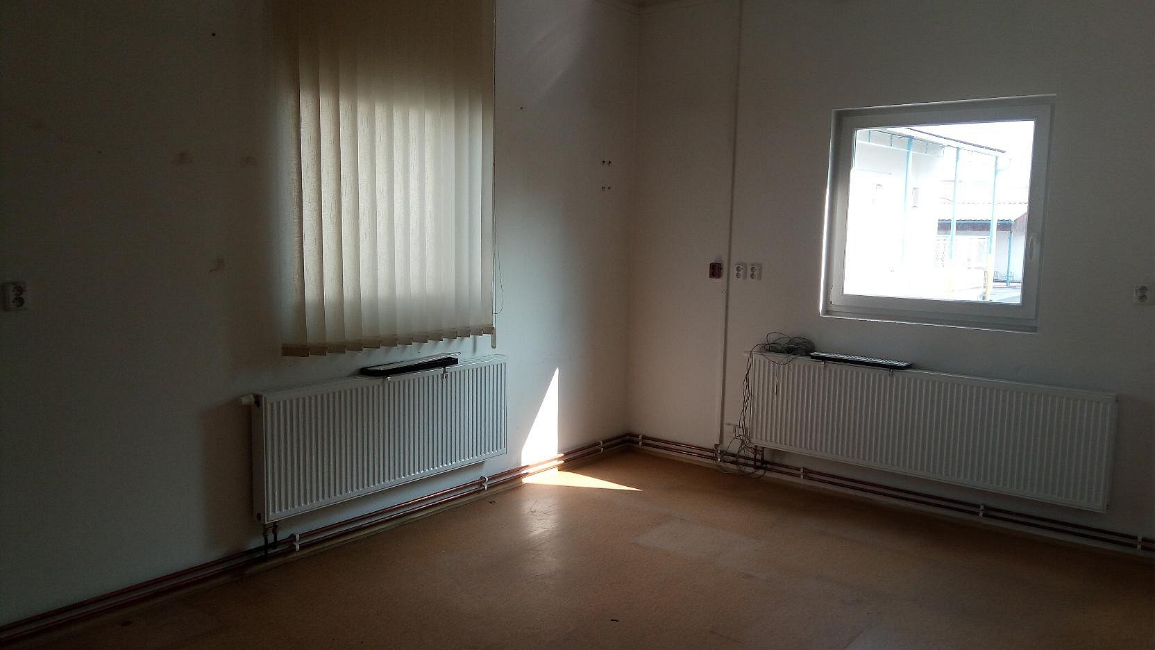 Pronájem kanceláře 652 m² – fotografie 4