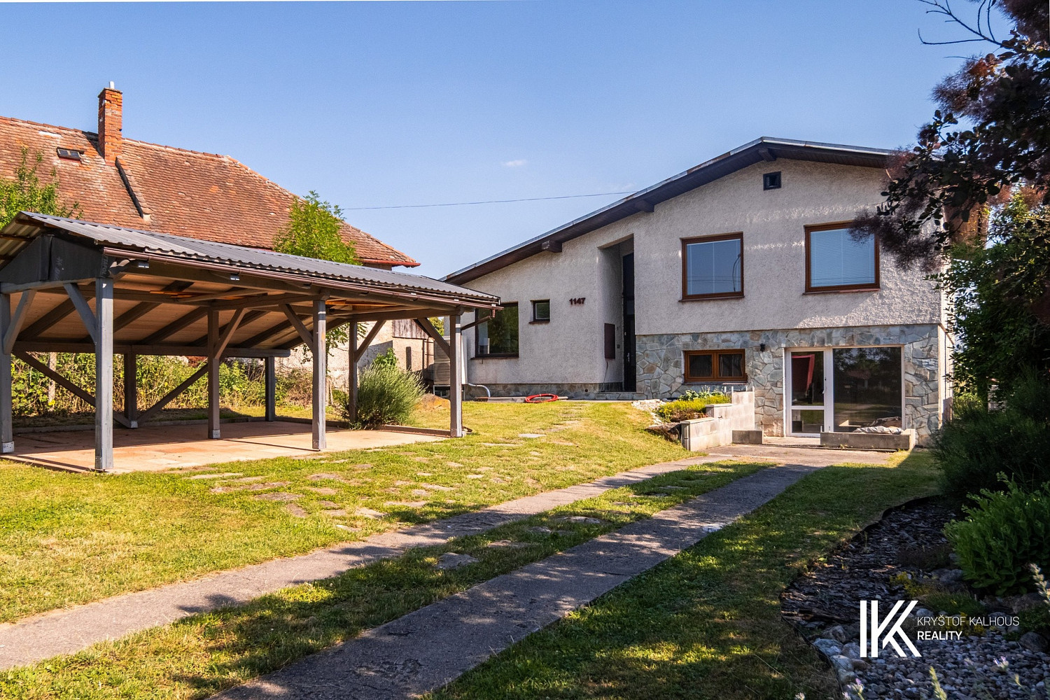 Prodej domu 227 m² s pozemkem 1 193 m²