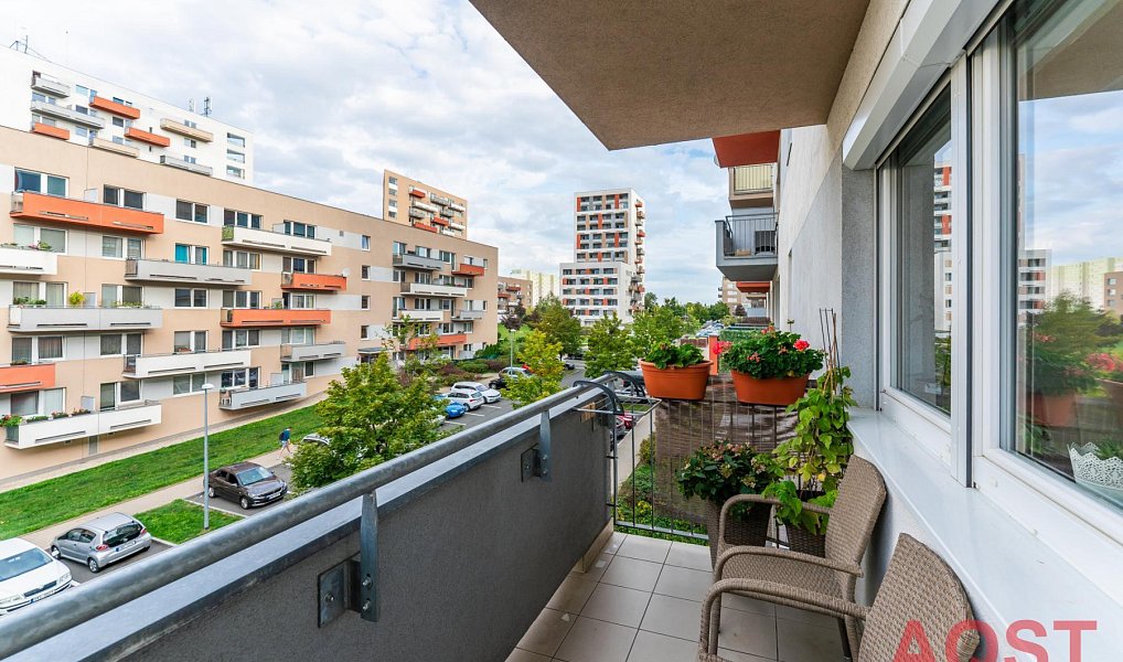 Prodej bytu 1+kk 43 m², Praha – náhled fotky 2