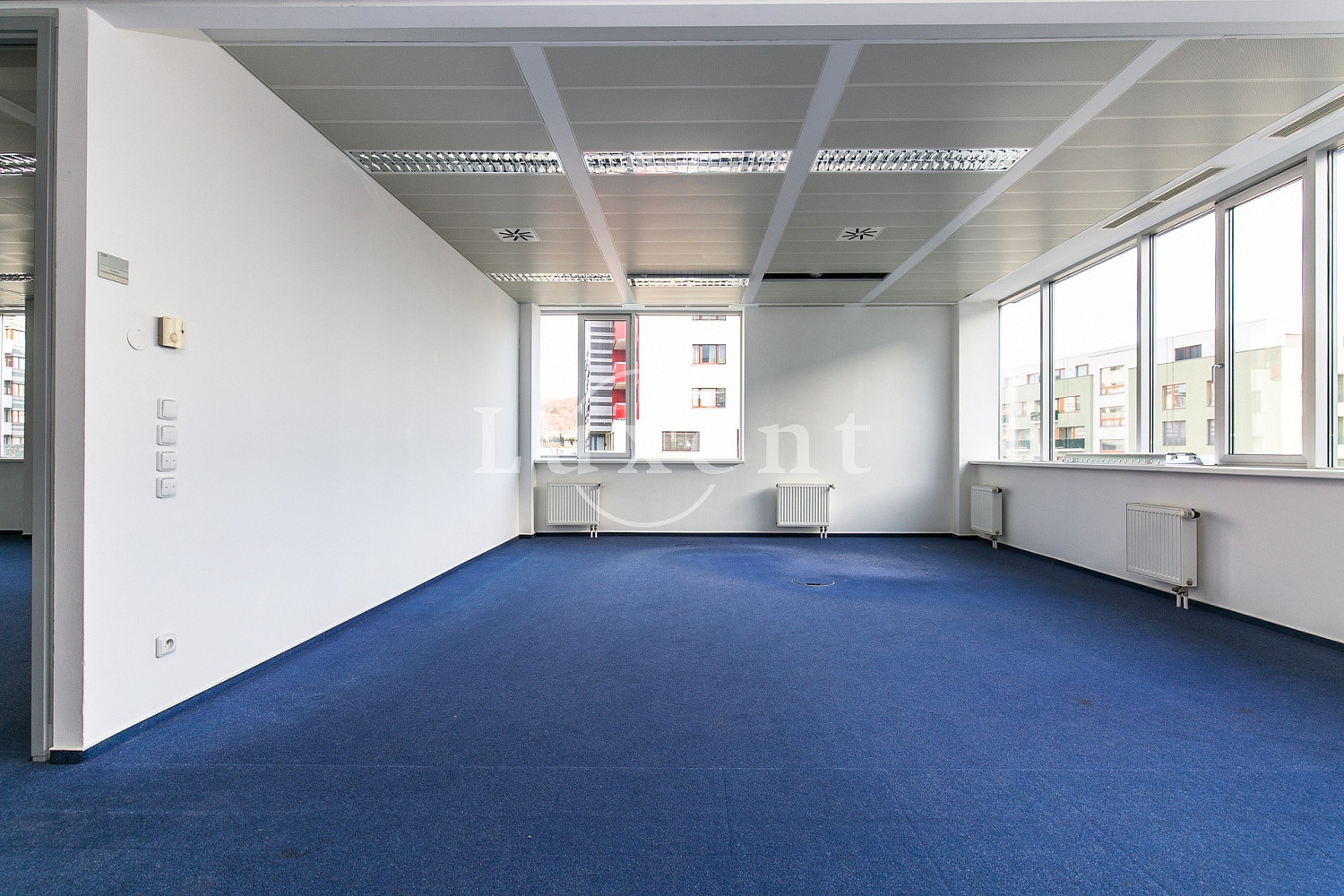 Pronájem kanceláře 393 m²