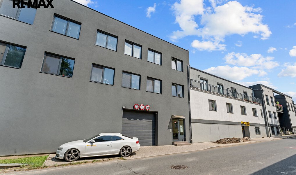 Prodej bytu 1+kk 29 m², Praha – náhled fotky 2