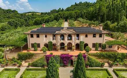 Prodej domu 800 m² s pozemkem 300 000 m², Lucca, Itálie