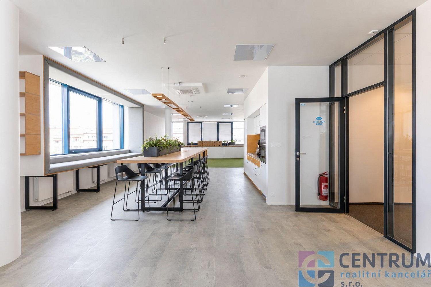Pronájem kanceláře 584 m²