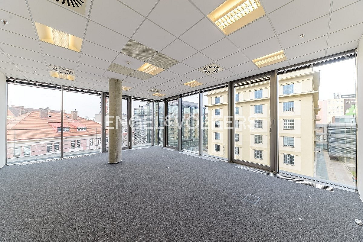 Pronájem kanceláře 564 m² – fotografie 3