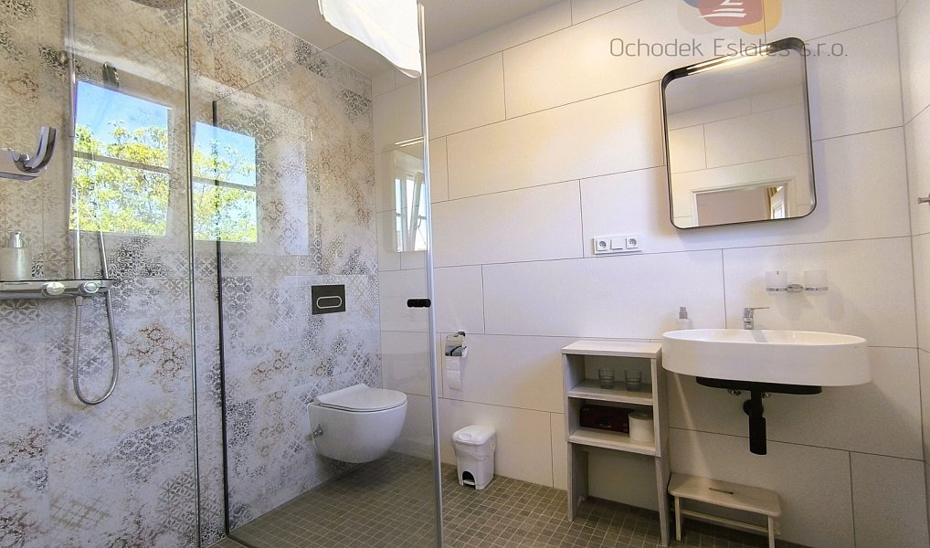 Prodej ubytovacího objektu 690 m², Hněvotín – náhled fotky 9