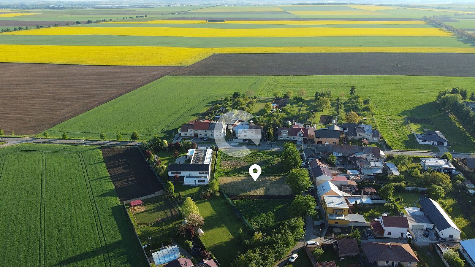 Prodej stavebního pozemku 936 m² – pohled 2