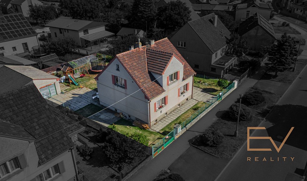 Prodej domu 216 m² s pozemkem 681 m², Nové Strašecí – náhled fotky 4