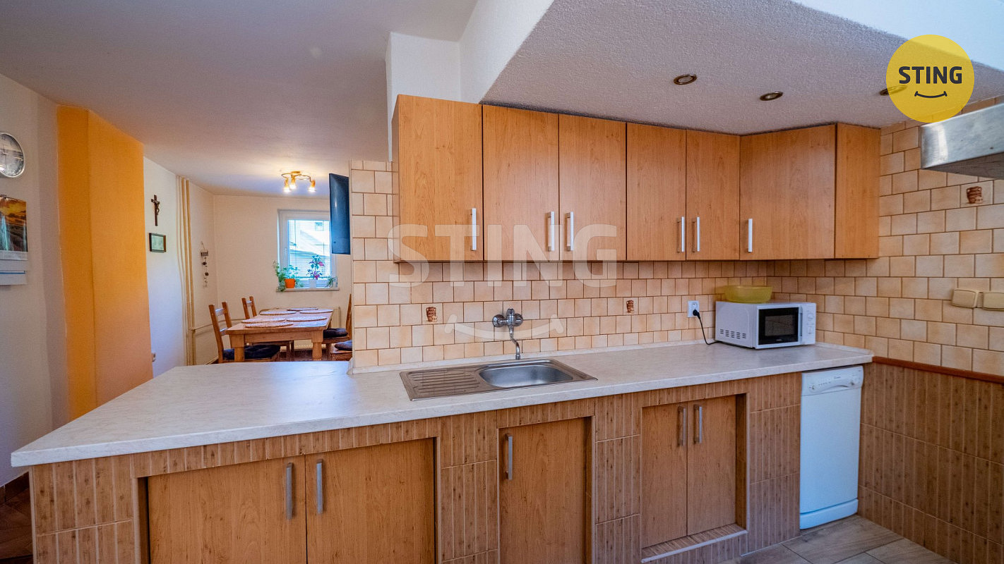 Prodej domu 220 m² s pozemkem 1 472 m² — photo 2