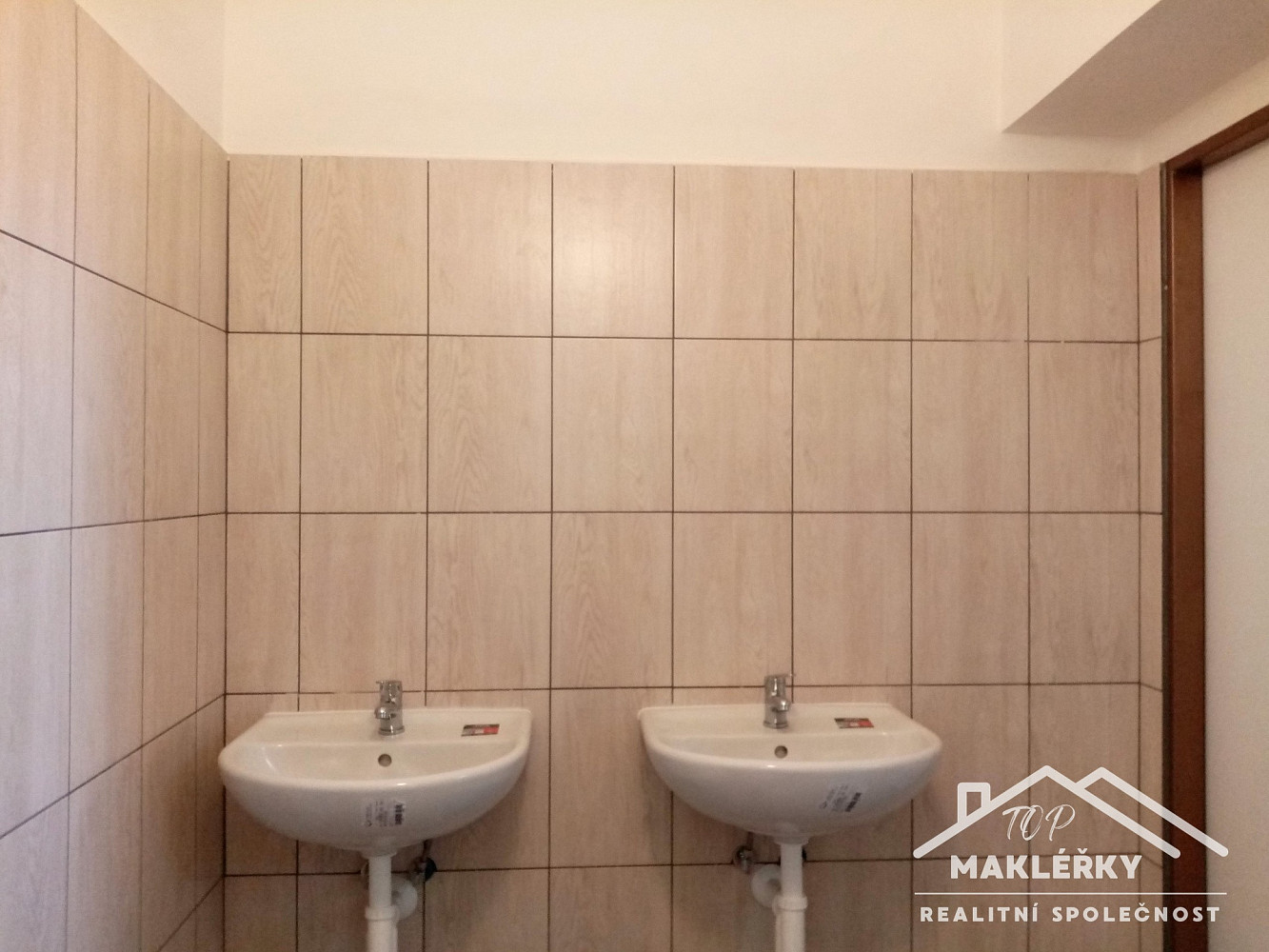 Pronájem obchodních prostor 135 m² – fotografie 4
