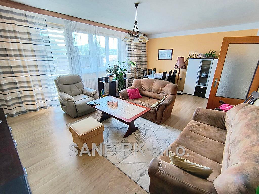 Prodej domu 190 m² s pozemkem 805 m² – fotografie 2