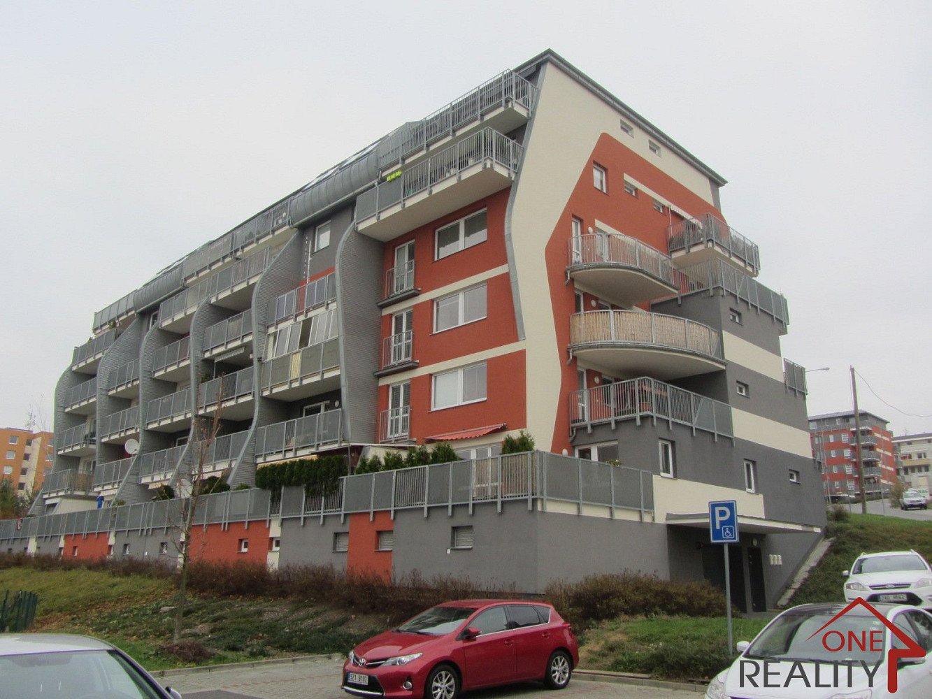 Pronájem, garážové stání, 14m2 - zlín, zelinova