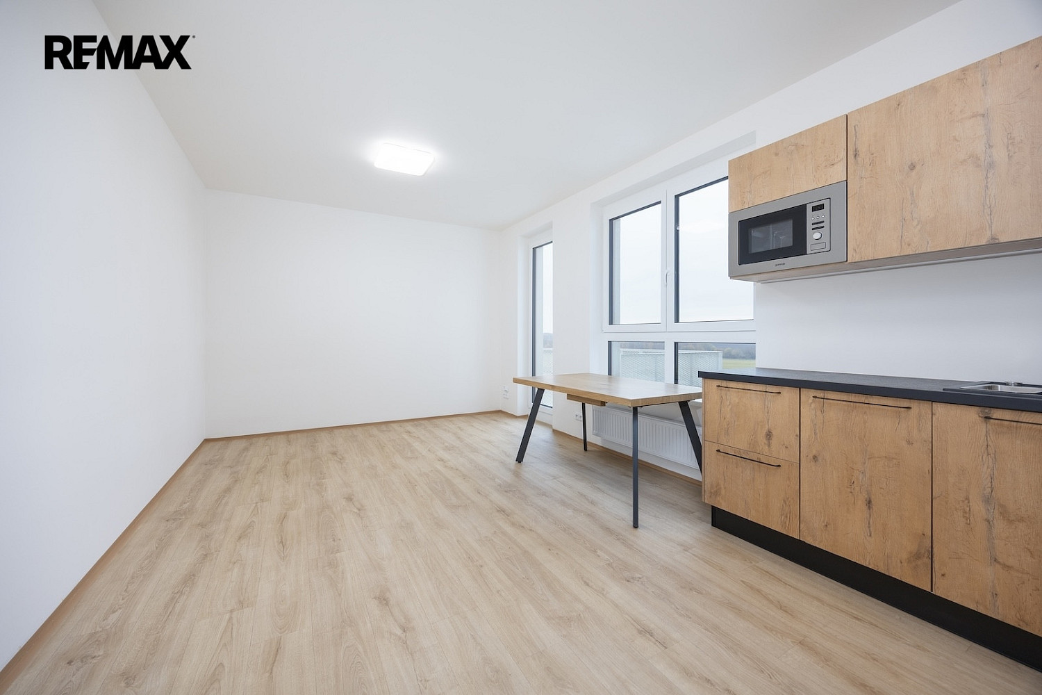 Pronájem bytu 1+kk 32 m² – pohled 2