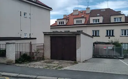 Nabízíme k prodeji garáž v klidné části obce v Praze - Michli, Vnější, Praha 4 - Michle