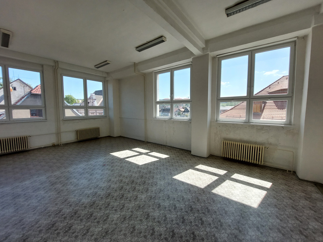 Pronájem kanceláře 35 m² – fotografie 2