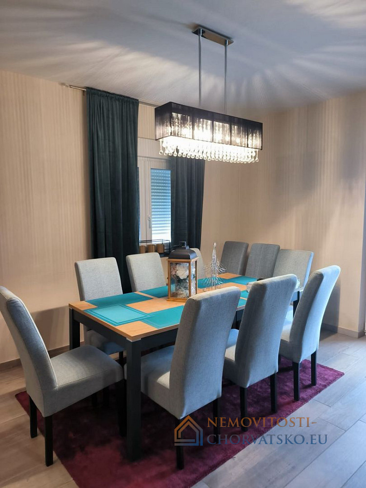 Prodej domu 190 m² s pozemkem 574 m² - Aanzicht 2