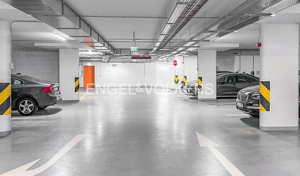 Pronájem Garážového stání 12 m2, Praha Vysočany, Praha – náhled fotky 2